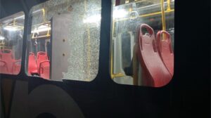 Ni aunque Junior gane, los desadaptados dan tregua: buses de Transmetro fueron vandalizados