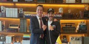 Tras resultados de preconteo, De la Espriella es visitado en Barranquilla por el senador de EE. UU. Bernie Moreno