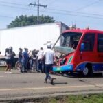 Bus colisionó contra furgón en la Cordialidad, a la altura de Ultracem: “Hay varios heridos”