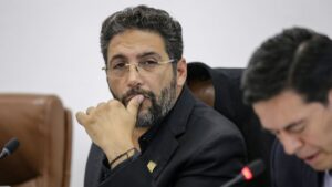 Abren investigación y suspenden provisionalmente a Agmeth Escaf por comentarios ofensivos contra De la Espriella