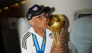 “Vamos por el tricampeonato”: Arias quiere recorrer los vestigios dejados por su compatriota Comesaña en Junior