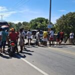 ¡Atención conductores! Habitantes de Tasajera mantienen bloqueada la vía Barranquilla – Ciénaga