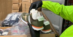 Cae en Cartagena cargamento de calzado falsificado proveniente de Asia, avaluado en $5.200 millones