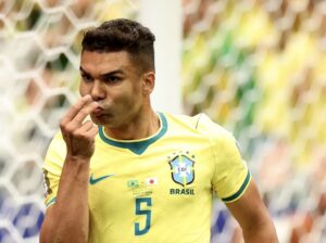 En la agonía, un Brasil que sigue ajeno al “jogo bonito” venció a Japón y clasificó a octavos