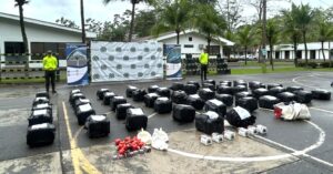 Fuerza pública incauta más de una tonelada de cocaína a bordo de buque mercante en aguas del Golfo de Urabá