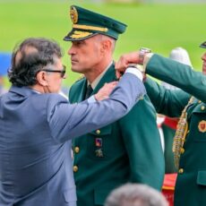 Petro lanza advertencia a militares: “Oficial que se comprometa en ayudas electorales saldrá de la institución”