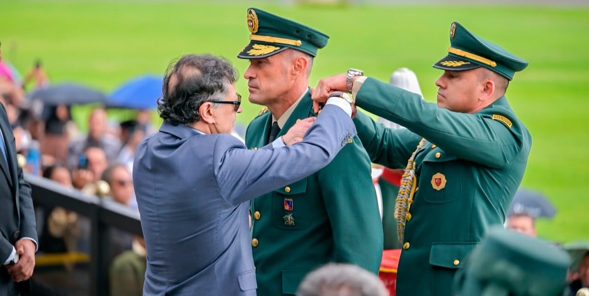 Petro lanza advertencia a militares: “Oficial que se comprometa en ayudas electorales saldrá de la institución”