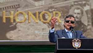 “Jamás los fusiles de la fuerza pública deben apuntar al pueblo”: presidente Petro durante ceremonia militar