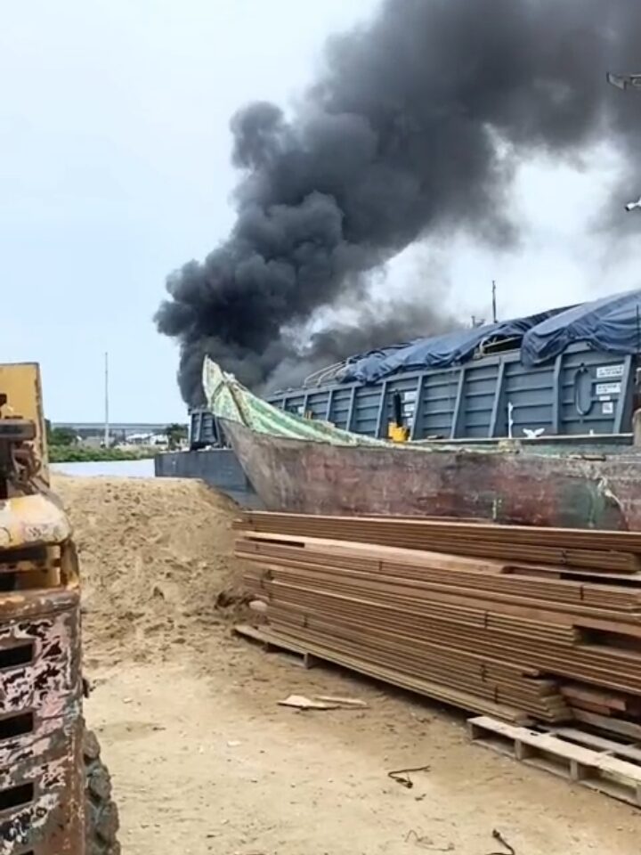 Explosión barcaza en Pasacaballos
