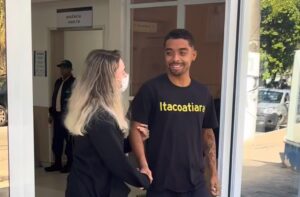 ‘Bodyboarder’ atlanticense Thomas Rovira se levantó de la cama y caminó con más propiedad: ¡sorprendente recuperación!