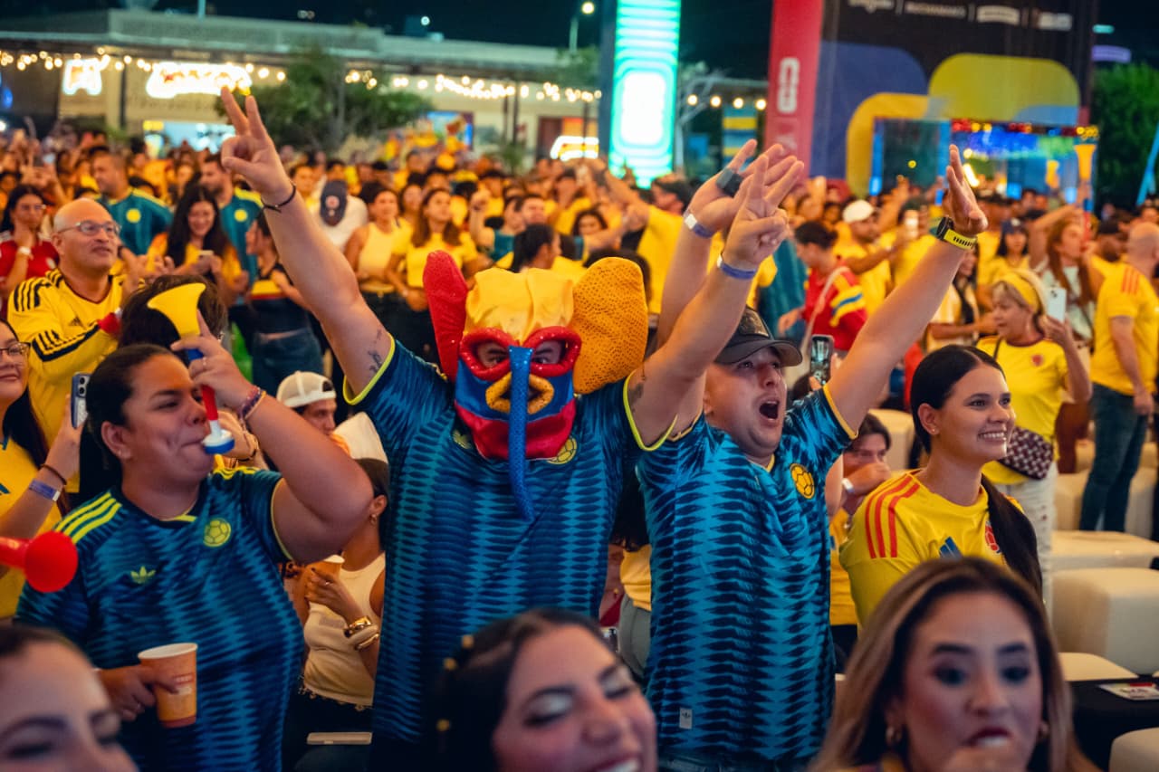 Tribuna Club abrió sus puertas en el Gran Malecón con triunfo de Colombia y espectacular show de Luister la Voz