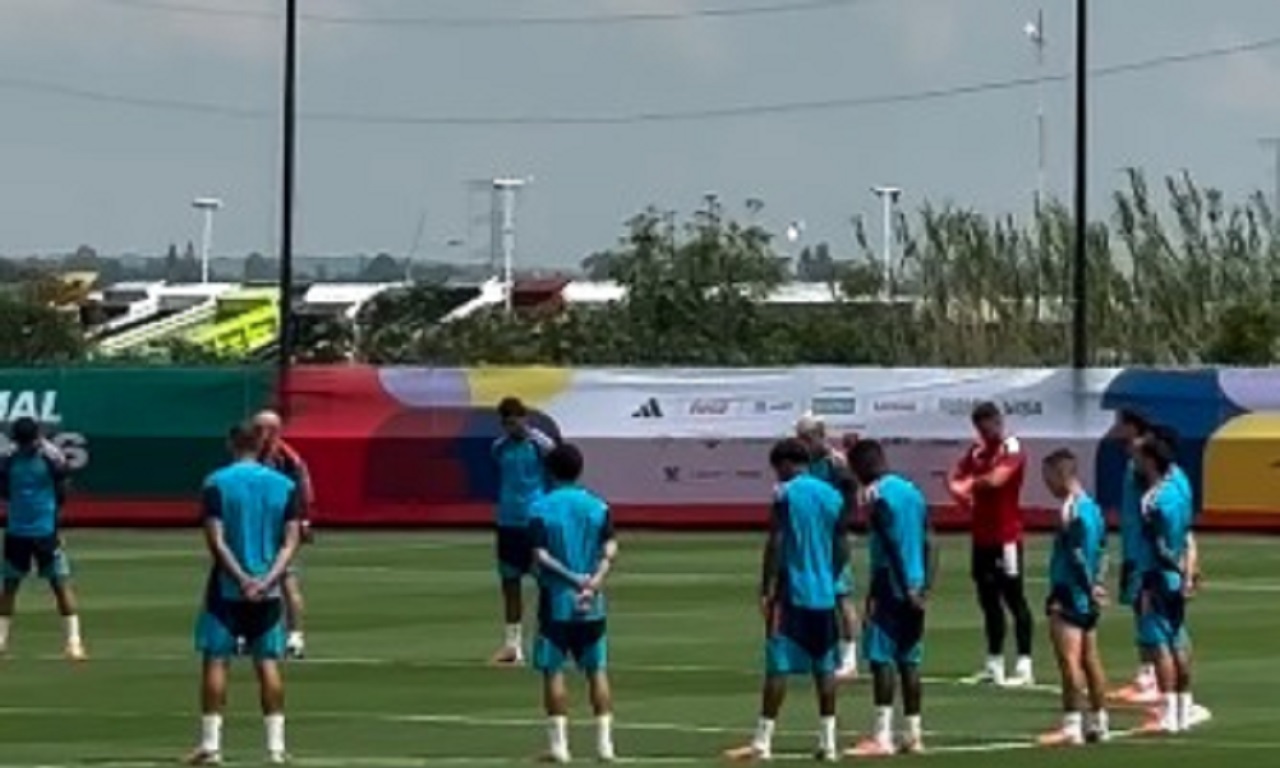 ¡Gran gesto de la Selección España! Previo al entreno, un minuto de silencio por la tragedia en Venezuela