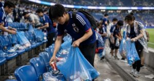 ¡Gran cultura de los japoneses recogiendo la basura en los estadios del Mundial! ¿Y los colombianos?
