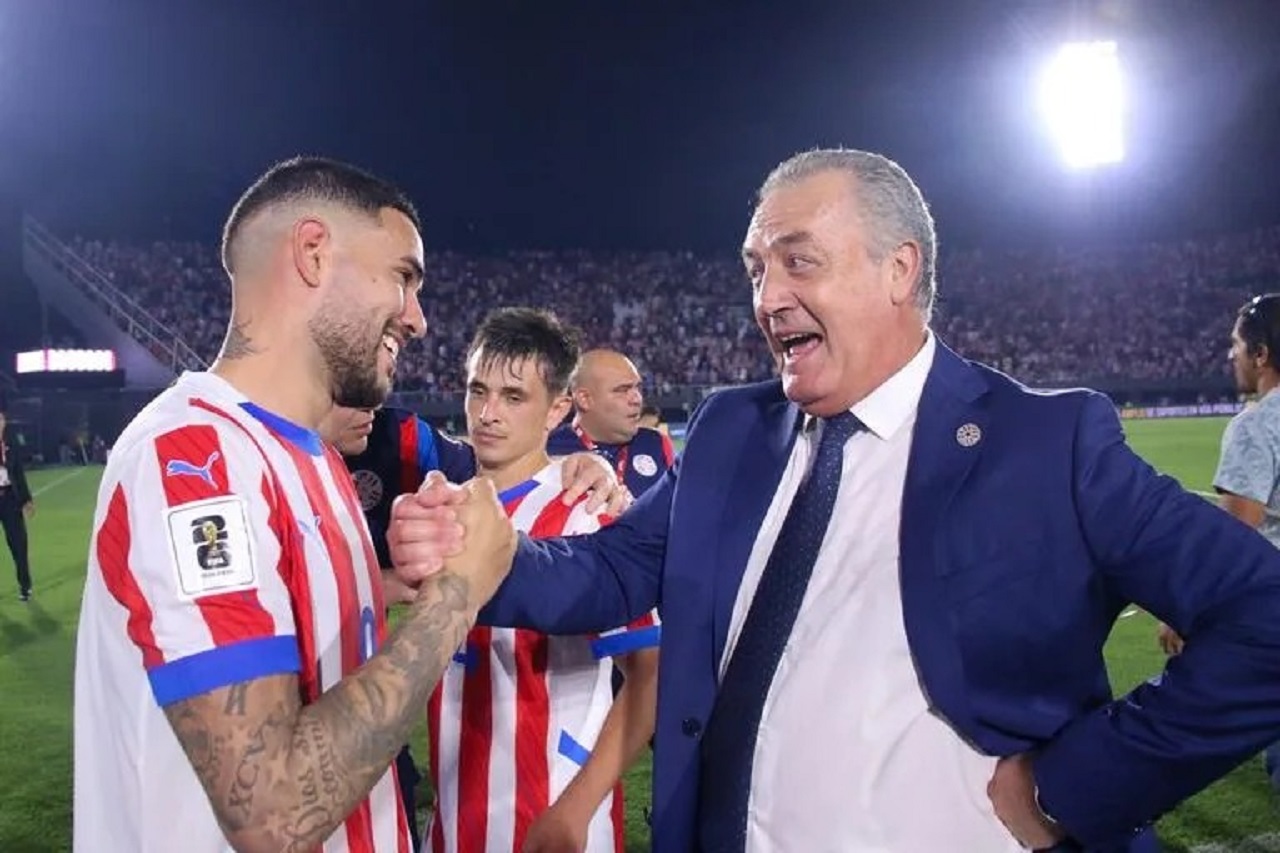 La “mano milagrosa” del DT Alfaro pondrá a debutar a Paraguay en un Mundial después de 16 años