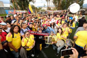 A la campaña de Iván Cepeda y Aida Quilcué se aunó el respaldo de 32 ‘barras’ del fútbol colombiano