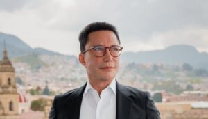 Caicedo mueve el tablero político: propone un Frente Amplio y respalda a Iván Cepeda como líder de la oposición