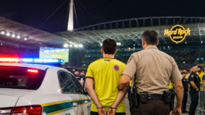 17 personas de diversas nacionalidades fueron capturadas intentando entrar irregularmente al estadio donde jugaban Colombia y Portugal
