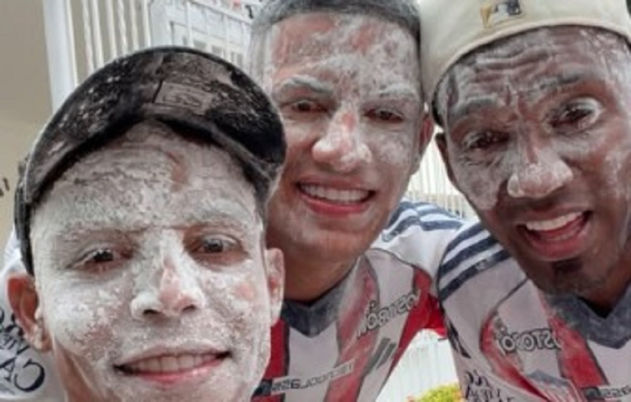 Muriel, Barrios y Martínez adelantaron el Carnaval en ‘Santoto’: “enmaicenaos” por la estrella 12 de Junior