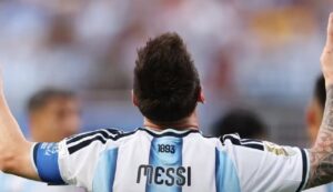 ¡Messi, el más grande! Le anotó doblete a Austria, superó a Miroslav Klose y clasificó a su Selección Argentina