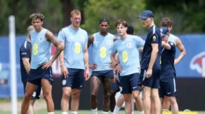 ¡Escándalo mundial! A la Selección Inglaterra le hurtaron hasta los guayos en Estados Unidos