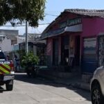 Criminales vuelven a sembrar el pánico tras disparar contra tienda en Villa San Pedro I, Barranquilla
