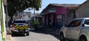 Criminales vuelven a sembrar el pánico tras disparar contra tienda en Villa San Pedro I, Barranquilla