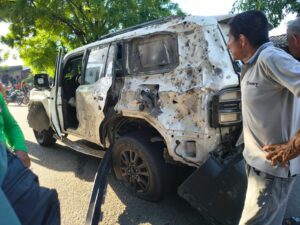 Comandante de una estación de Policía y un patrullero se salvaron de morir en atentado: camioneta quedó destruida