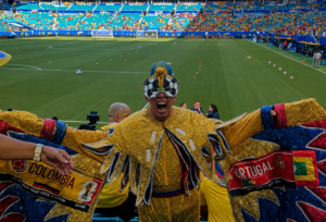 ¡Un Mundial más para el Cole! Este barranquillero arrebatao volvió a alentar desde las gradas a su Tricolor