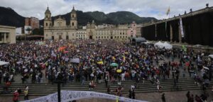 En uno de sus últimos actos, Gustavo Petro cierra su gobierno con un concierto de alto costo