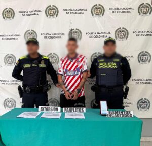 Policía captura a presunto extorsionista cerca de un establecimiento comercial en Barranquilla