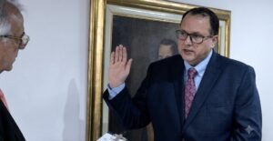 Imputan a exviceministro de Defensa por presuntas irregularidades en contrato de 32 millones de dólares