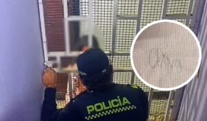 “Ayuda”: niña fue dejada sola en vivienda de Bogotá y lanzó mensajes de auxilio por una ventana