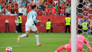 De penal, Cristiano contribuyó para que Portugal le remontara a Croacia y clasificara a octavos: ¡ahora, España!