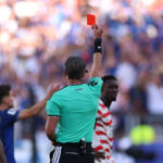 Siguen las críticas contra FIFA por la roja suspendida a Folarin: ¡segundo caso similar en un Mundial!