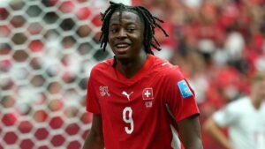 Dura ‘baja’ de Suiza para su juego de hoy ante Colombia: pierden por lesión a su goleador Manzambi