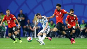 Argentina juega feo, pero la ha sacado en este Mundial a punta de garra y a lo barrio