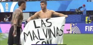 Tras remontarle la batalla a Inglaterra a puro corazón, los jugadores argentinos le recordaron las Malvinas a los ingleses