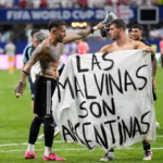 Exhibir bandera con un mensaje de Las Malvinas expone a la Selección Argentina a un caro castigo: ¿cuál sería?