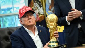 ¡Trump entregaría la Copa Mundo al campeón! Rompería norma de la FIFA que ha venido imponiéndose en la última década