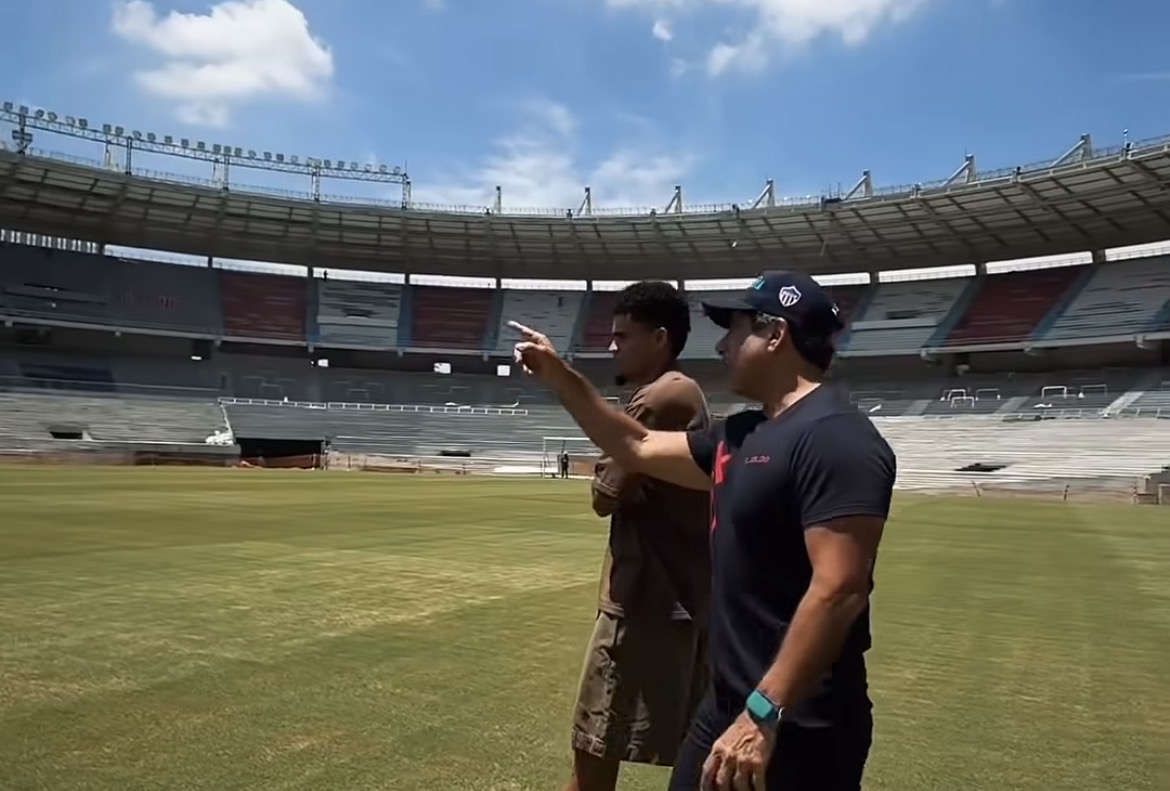 Lucho visitó el estadio donde comenzó a destellar su talento en la profesional y que ahora será un “Supermetro”