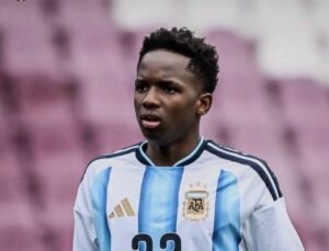 ¡Juvenil Kiki logró su sueño de debutar con Argentina! No es el primer afro que se pone la Albiceleste