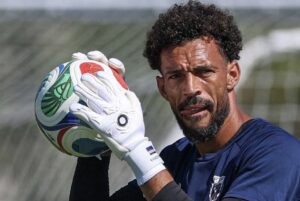 ¡Presentación de Vozinha este jueves se retrasó! Colo-Colo agiliza el papeleo para que pueda aterrizar en Chile