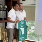 ¡Listo el negocio! Carlos Bacca oficializó su vínculo con Deportivo Cali y también lucirá el 70