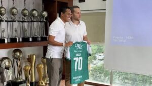 ¡Listo el negocio! Carlos Bacca oficializó su vínculo con Deportivo Cali y también lucirá el 70