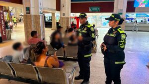 Más controles, más seguridad: la Policía blinda la Terminal de Barranquilla en temporada de vacaciones