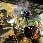 En busca de milagros: rescatistas colombianos siguen intentando encontrar sobrevivientes bajo los escombros en Venezuela