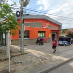 Policía reporta abatido en atraco a un supermercado en Soledad: familia y testigos afirman que era un rehén