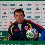 “Prefiero no estar en ese sitio de favorito”: DT Lorenzo respondió al elogio del técnico de España