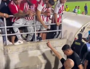 Algunos hinchas le tiran duro a Arias tras eliminación de Junior en Copa: ¿generan desde ya tensión al equipo?