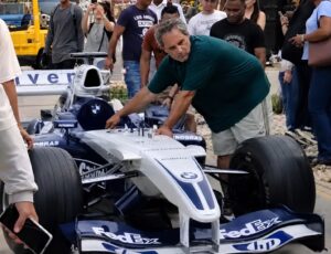 Juan Pablo Montoya y su legendario Williams FW25 ya están en Barranquilla para el Circuito Pony Malta